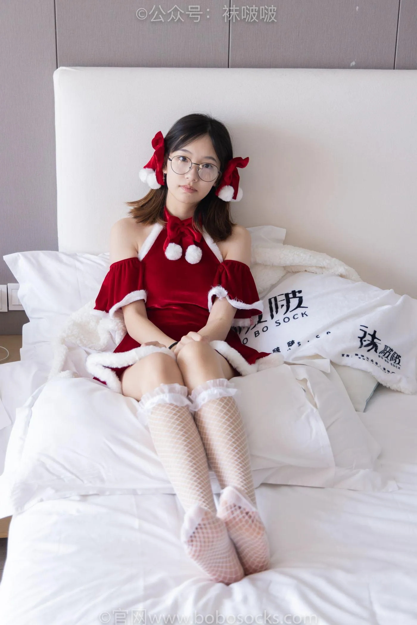 [BoBoSocks袜啵啵]NO.043 小甜豆-圣诞服、平底鞋、高跟鞋、白色渔网袜 [165P]插图2